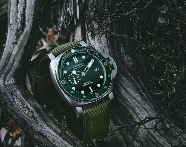 沛纳海表扣怎么解开